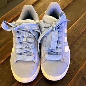 Women's Grand Court Alpha 00s Sneaker , Light Blue and White Sneakers
